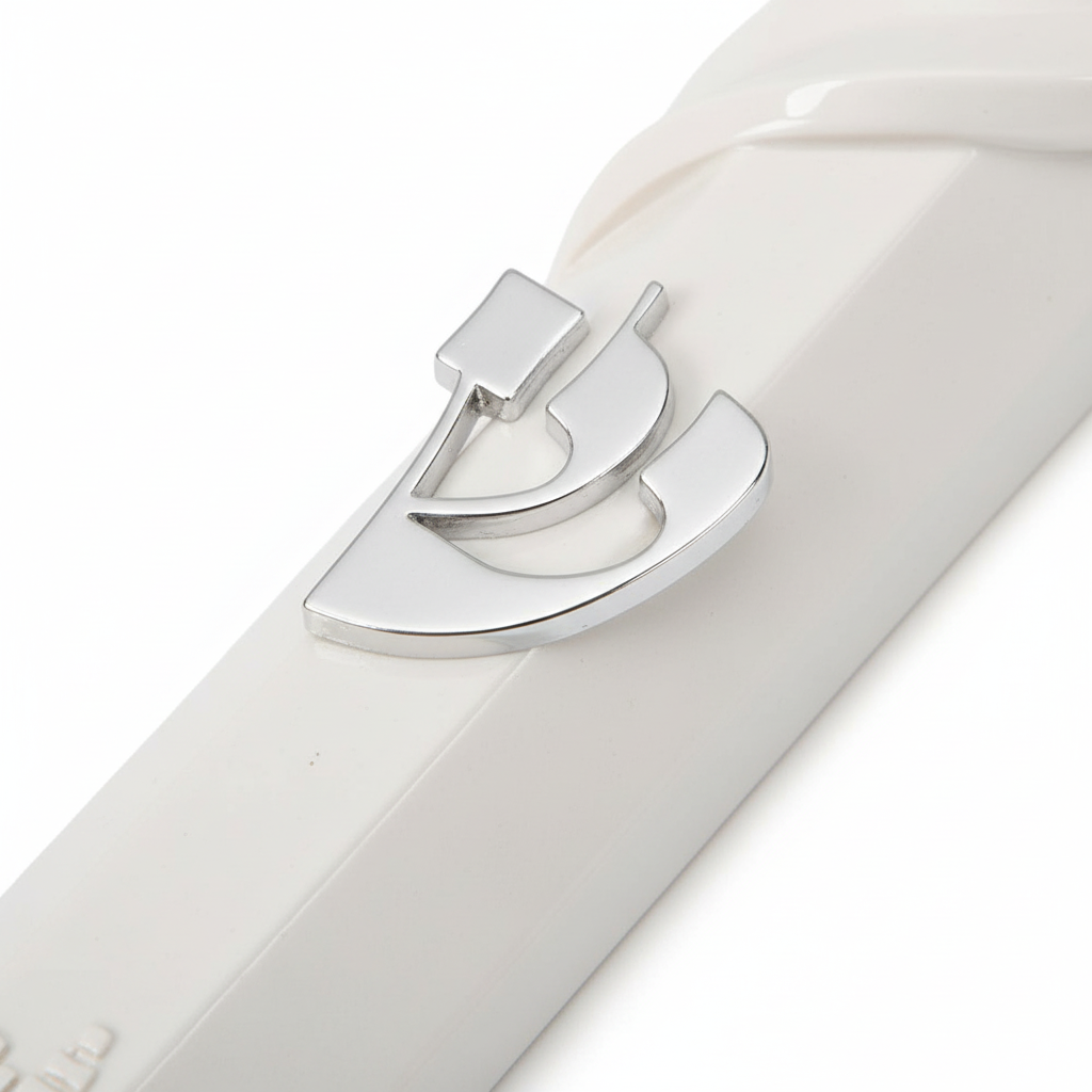 Close-up of Silver Shin
